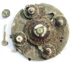 Does brooch dug up in Oxfordshire field belong to 6th century Saxon princess