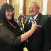 Bill Service made new Mayor of Didcot. Former Mayor Jackie Billington hands over the reins