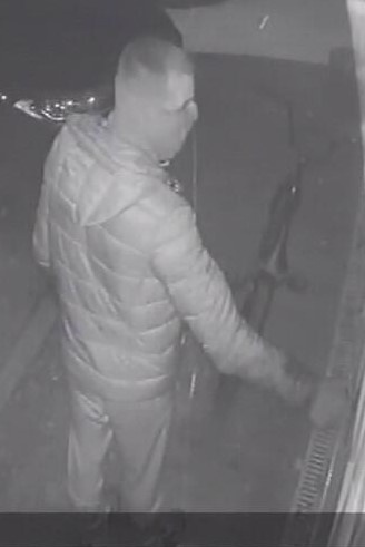 CCTV released after man tried to break into home - Vimarsana News